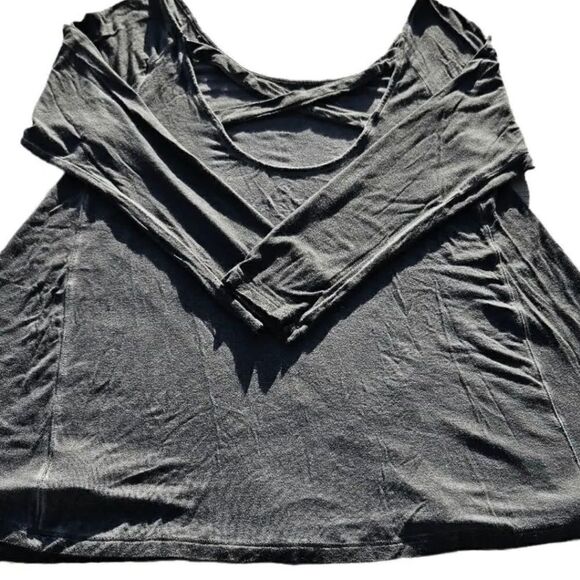 Soft & Sexy AEO T 1977. Viscose long sleeve shirt by American Eagle Outfitters. - Picture 11 of 16